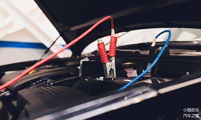 汽车没电了找哪里救援_道路救援车没电怎么收费_救援搭电服务